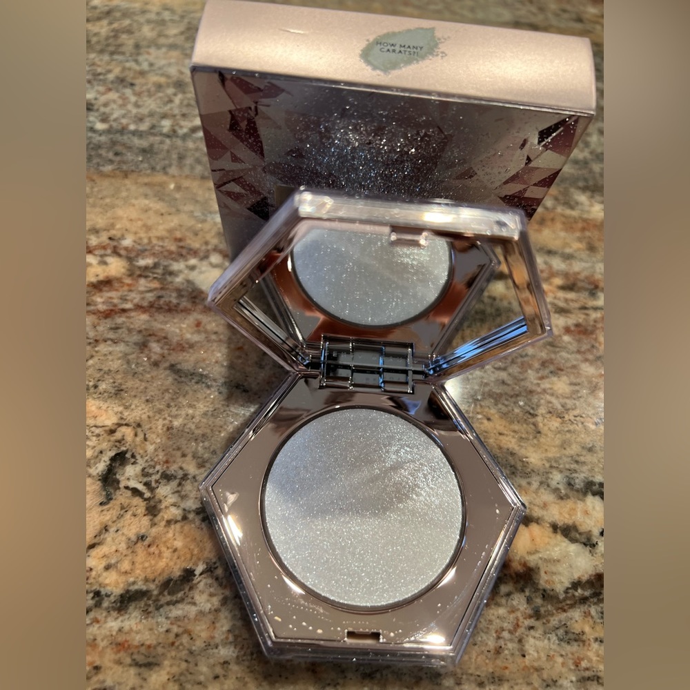 Fenty Diamond Bomb highlighter
